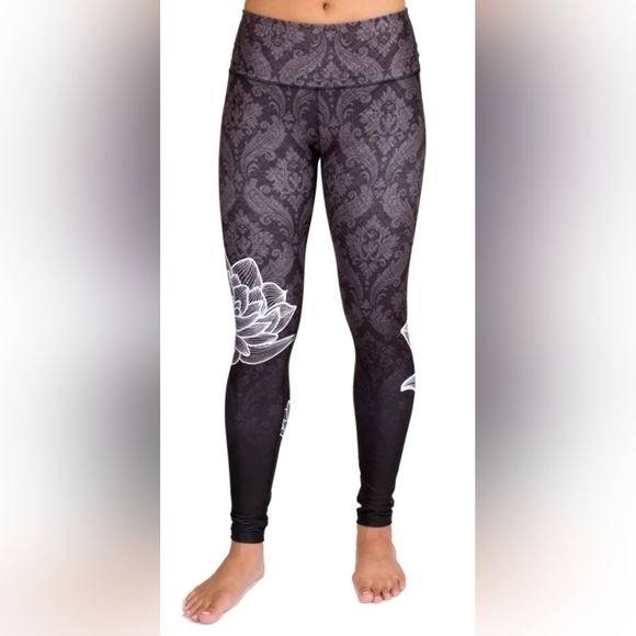 Lotus Legging - Picture 2 of 8